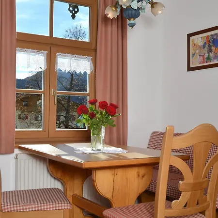 Отель Landhaus Lenzenhof *
