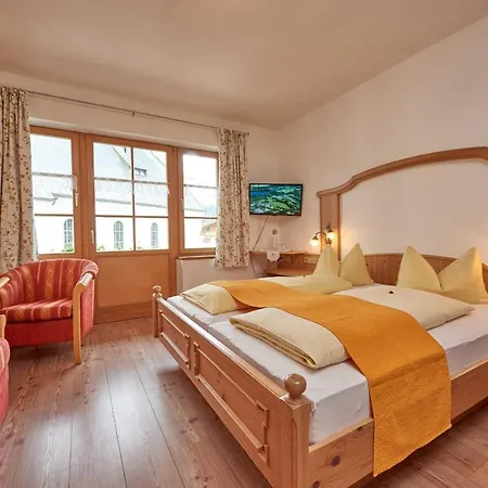 Отель Landhaus Lenzenhof *