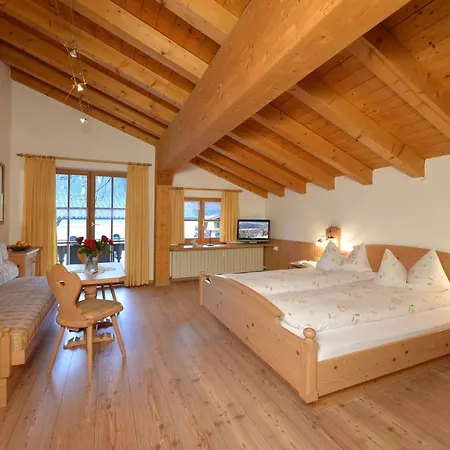 Landhaus Lenzenhof Hotel *