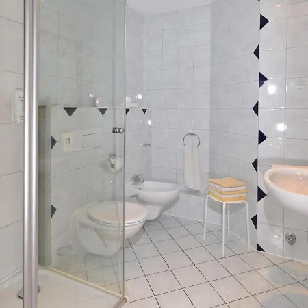 Landhaus Lenzenhof Hotel *